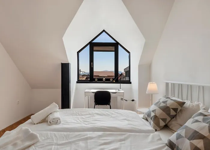 Contemporary 1-Bedroom Apartment In Trnovo